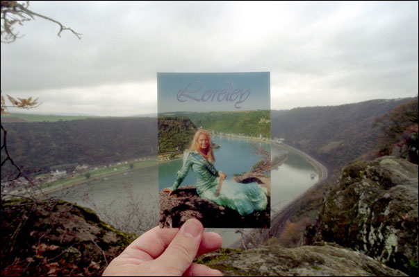 A inspiração - "Miss Loreley" em frente ao rochedo Loreley, na Alemanha.
